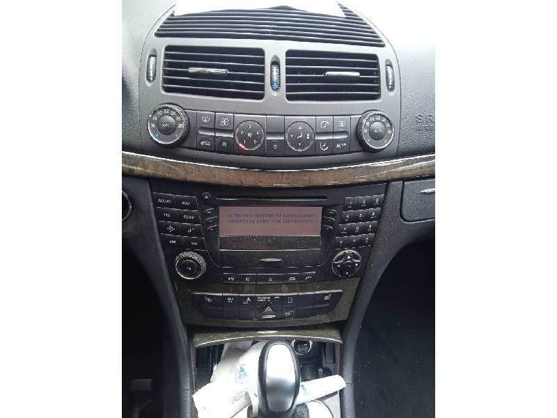 mercedes-benz clase e (w211) berlina del año 2002