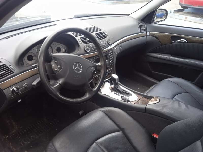 mercedes-benz clase e (w211) berlina del año 2002