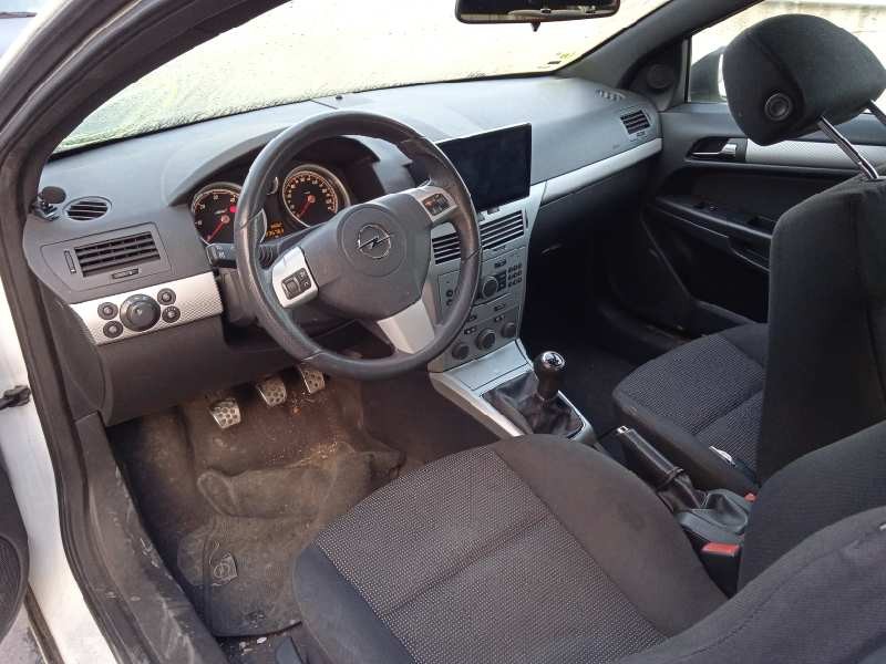 opel astra gtc del año 2006