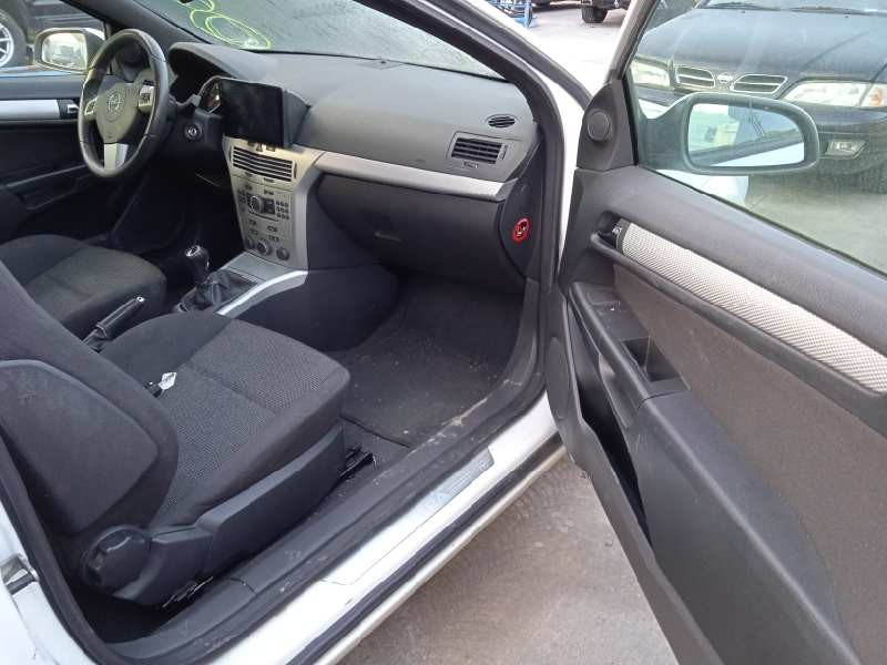 opel astra gtc del año 2006