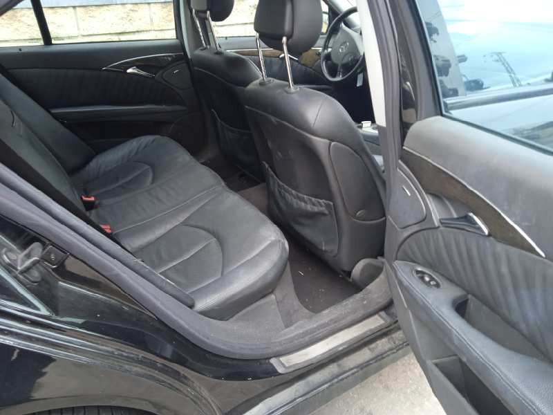 mercedes-benz clase e (w211) berlina del año 2002