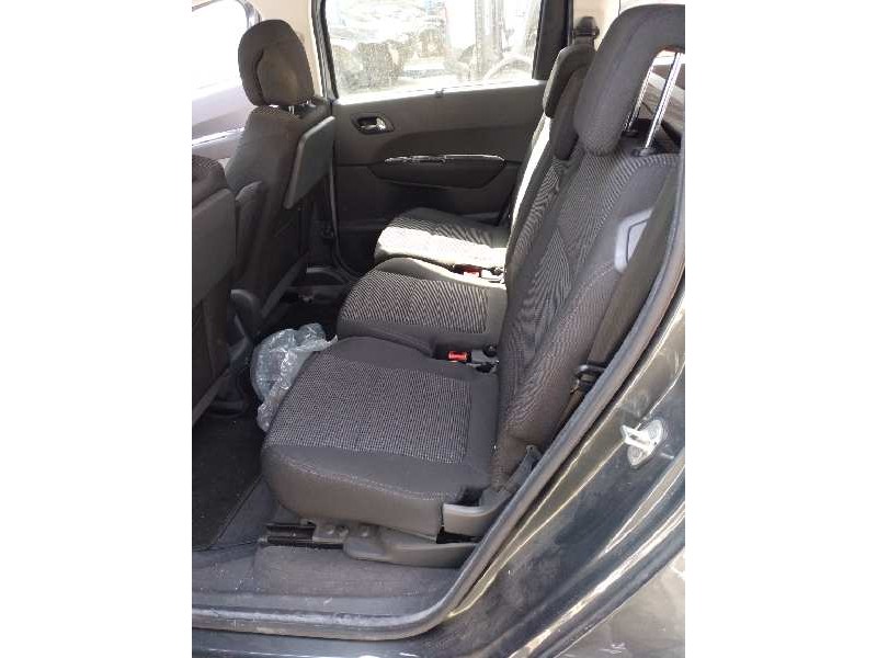 peugeot 5008 del año 2010