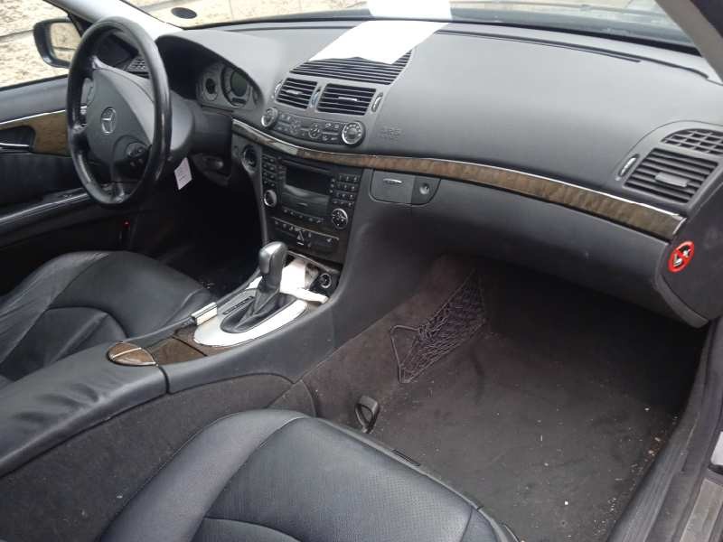 mercedes-benz clase e (w211) berlina del año 2002