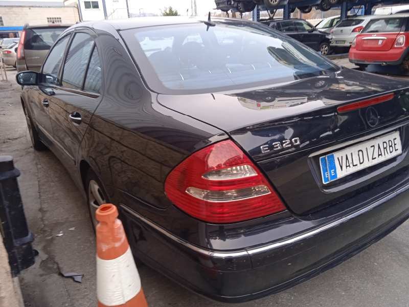 mercedes-benz clase e (w211) berlina del año 2002