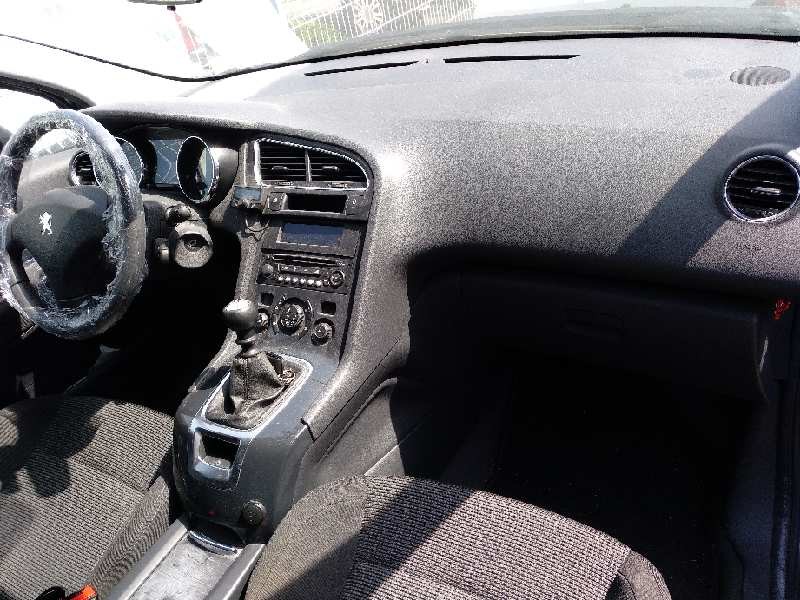 peugeot 5008 del año 2010