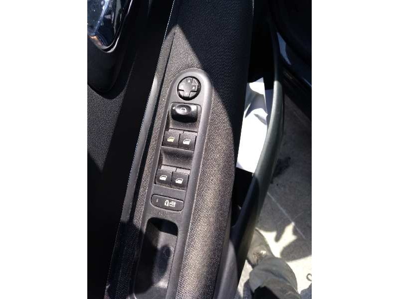 peugeot 5008 del año 2010