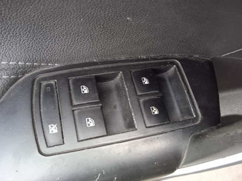 opel insignia berlina del año 2009