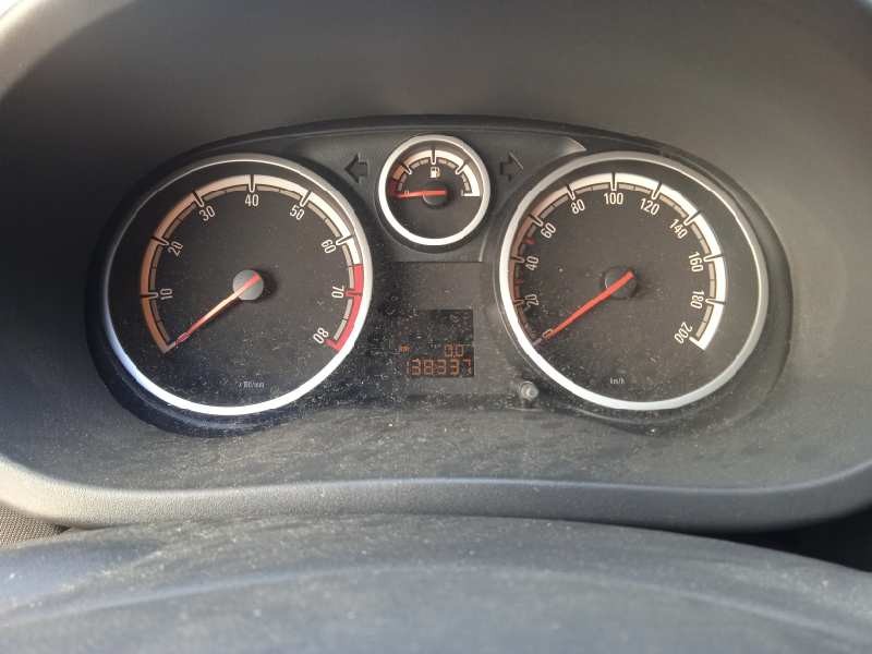 opel corsa d del año 2010