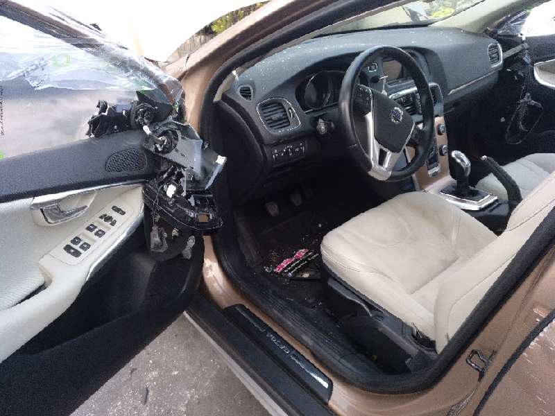 volvo v40 del año 2014