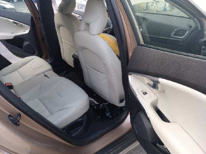 volvo v40 del año 2014