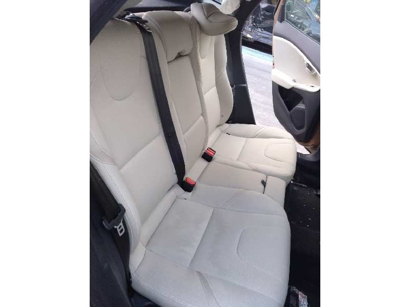 volvo v40 del año 2014