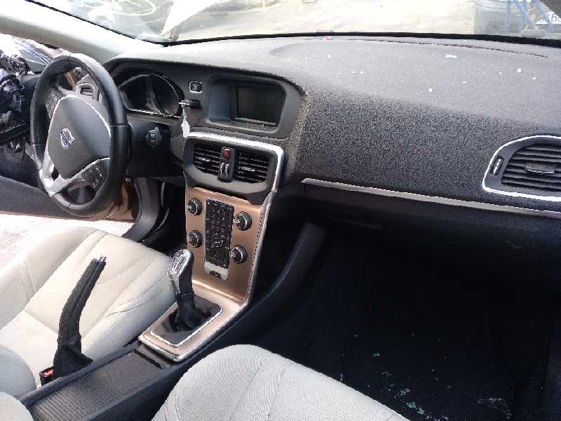 volvo v40 del año 2014