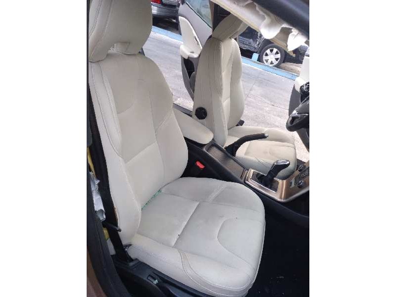 volvo v40 del año 2014