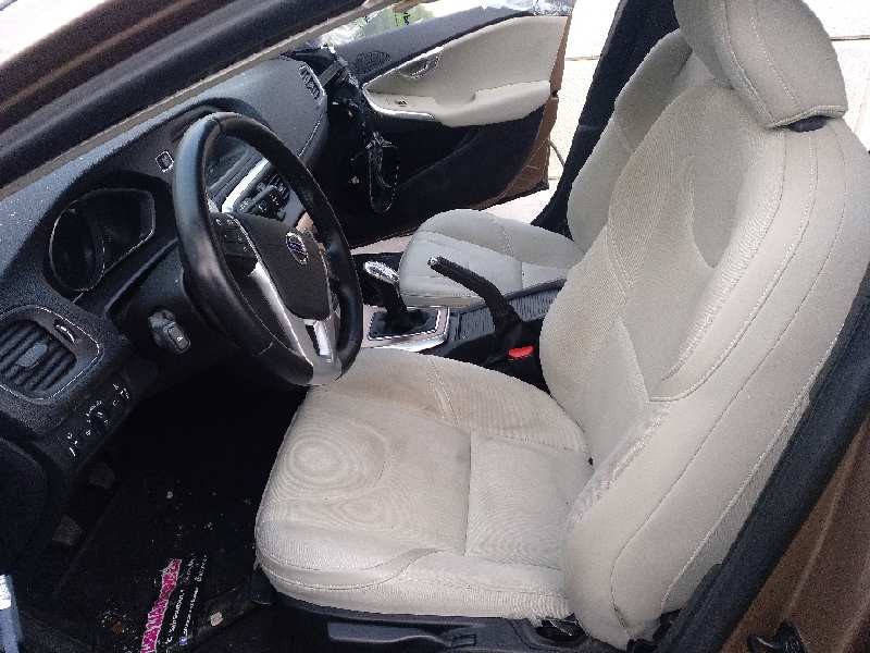 volvo v40 del año 2014