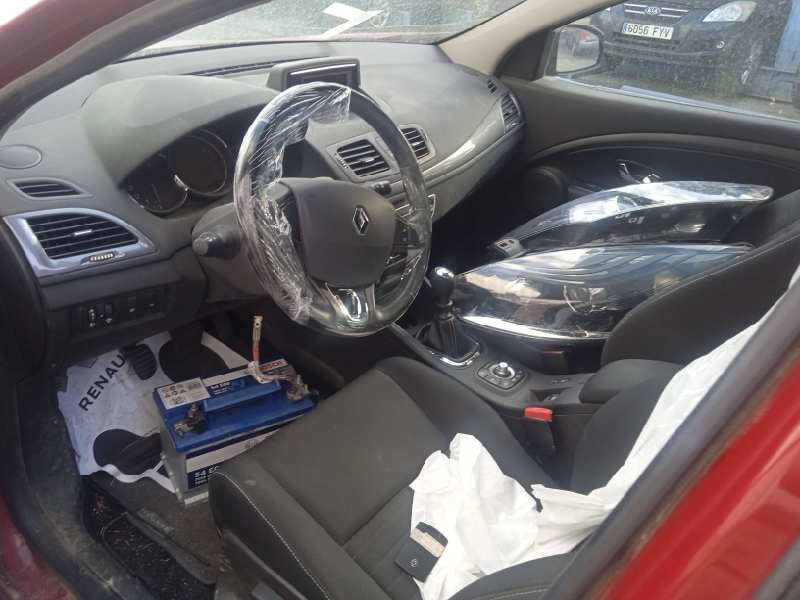 renault megane iii berlina 5 p del año 2015