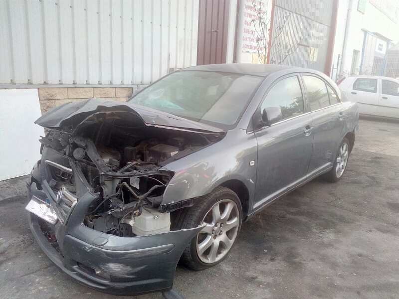 toyota avensis berlina (t25) del año 2003