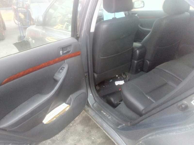 toyota avensis berlina (t25) del año 2003