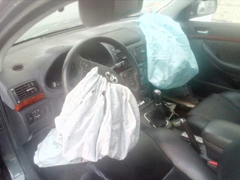 toyota avensis berlina (t25) del año 2003