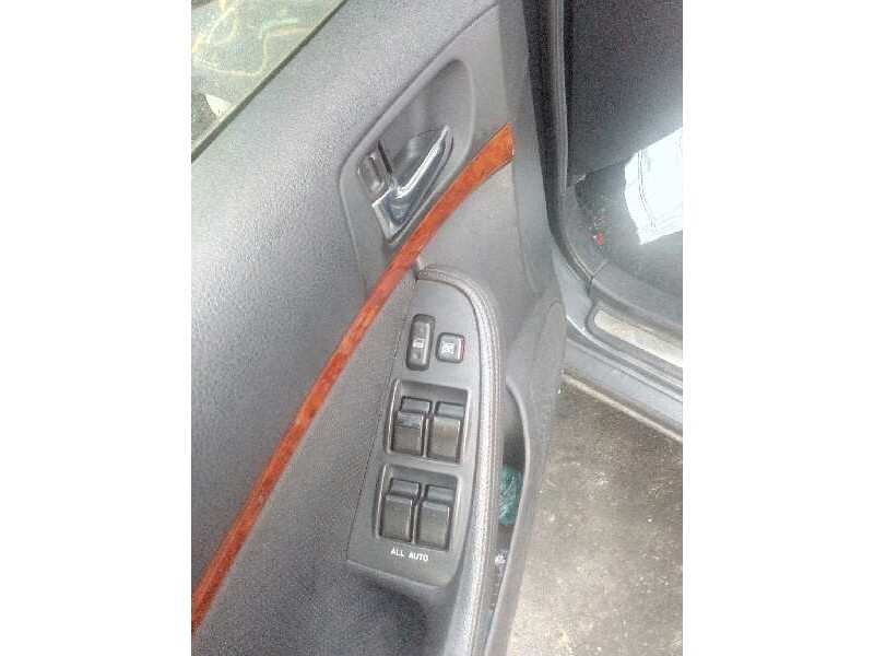 toyota avensis berlina (t25) del año 2003