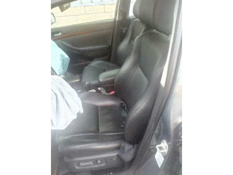 toyota avensis berlina (t25) del año 2003