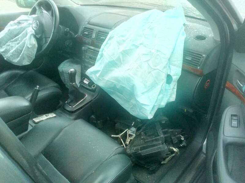 toyota avensis berlina (t25) del año 2003