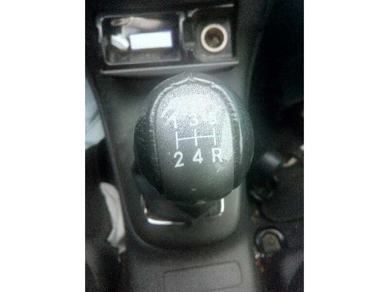 toyota avensis berlina (t25) del año 2003