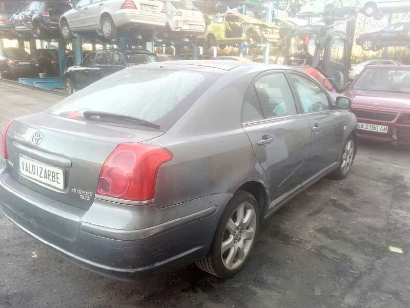 toyota avensis berlina (t25) del año 2003