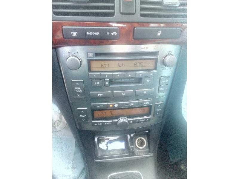 toyota avensis berlina (t25) del año 2003