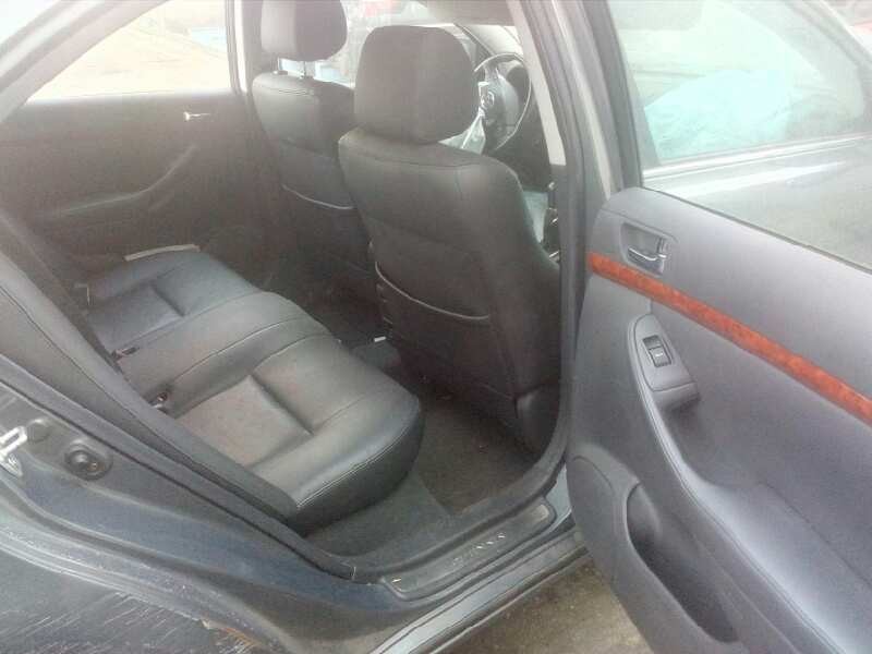toyota avensis berlina (t25) del año 2003