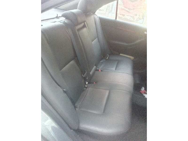 toyota avensis berlina (t25) del año 2003