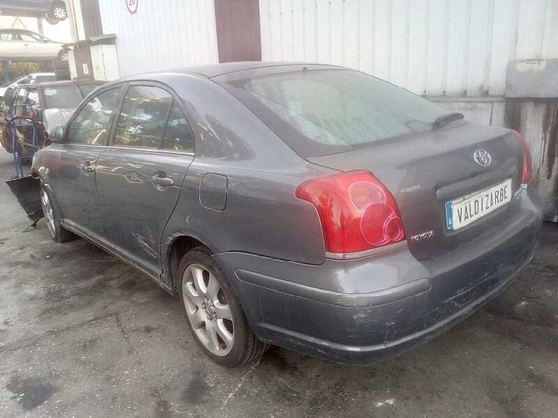 toyota avensis berlina (t25) del año 2003