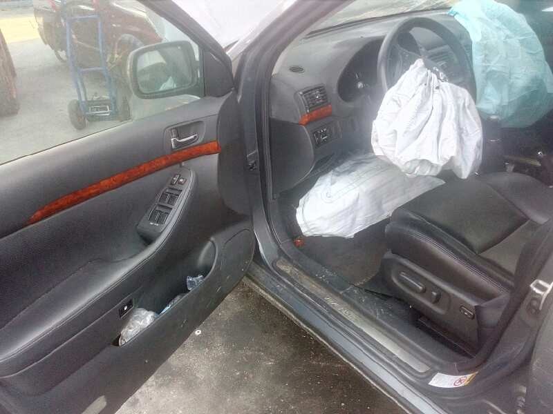 toyota avensis berlina (t25) del año 2003