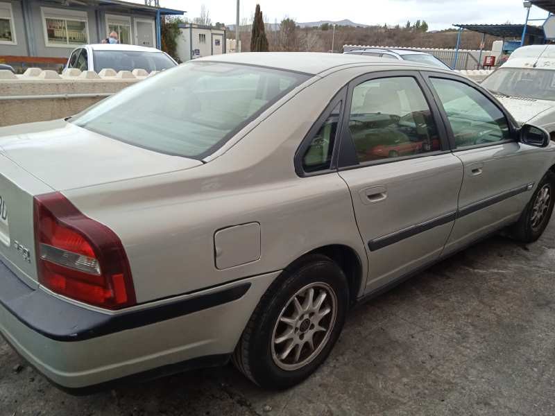 volvo s80 berlina del año 2001