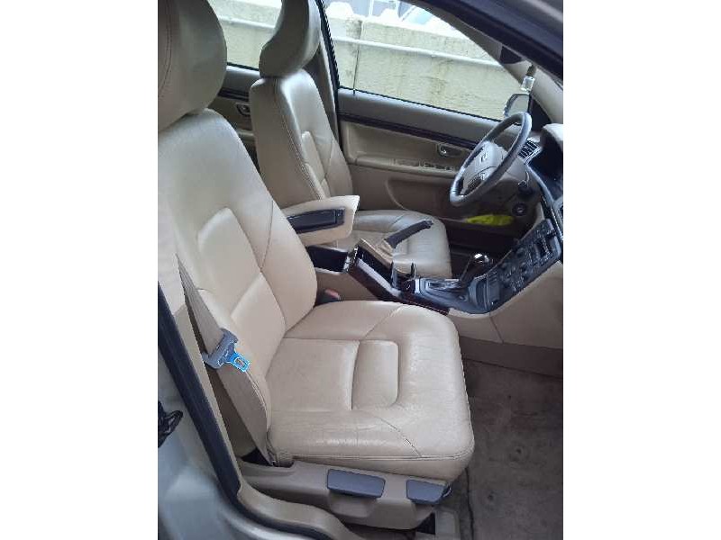 volvo s80 berlina del año 2001