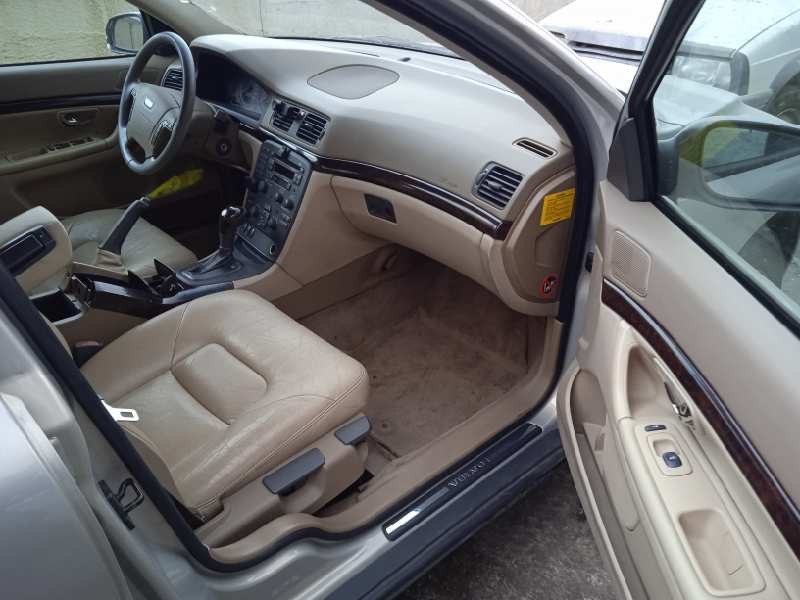 volvo s80 berlina del año 2001