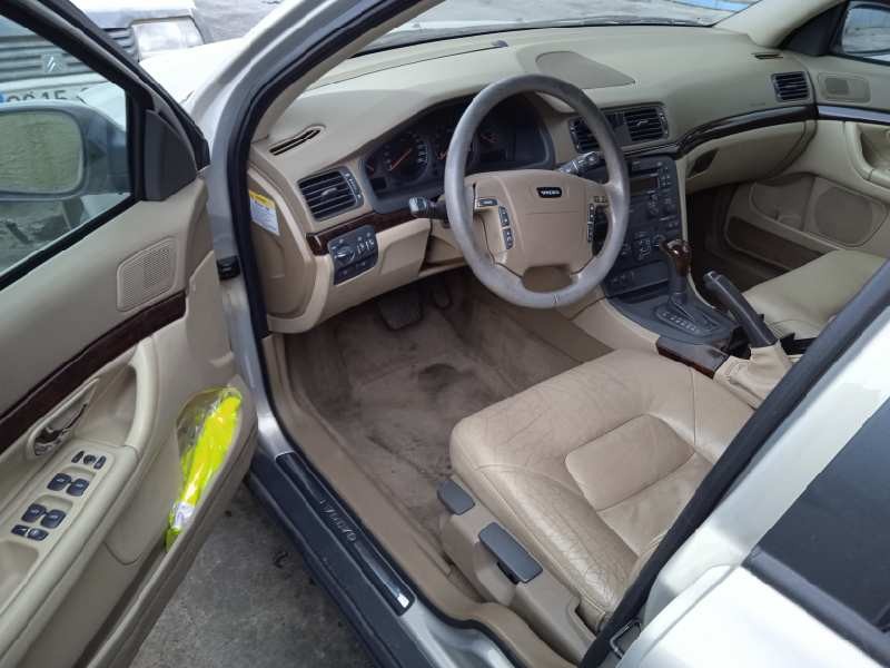 volvo s80 berlina del año 2001