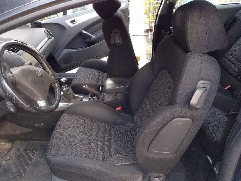 peugeot 407 coupe del año 2006