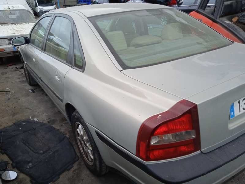 volvo s80 berlina del año 2001