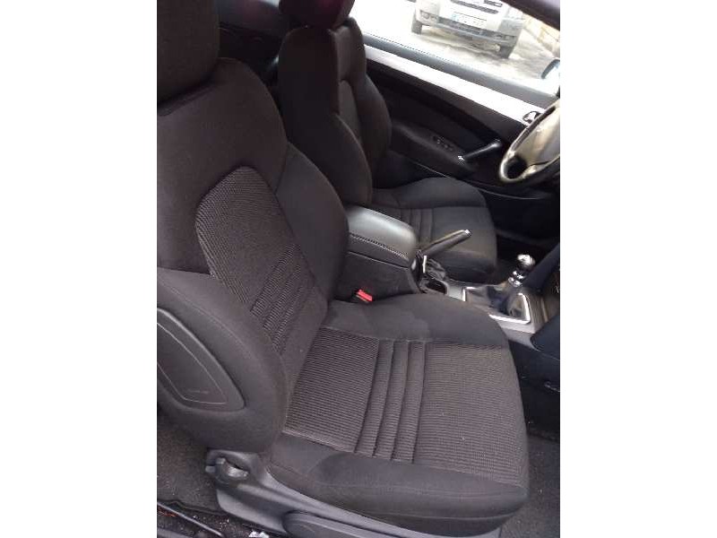 peugeot 407 coupe del año 2006