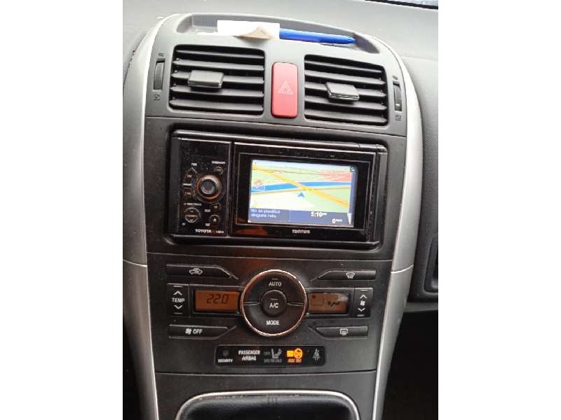 toyota auris del año 2012