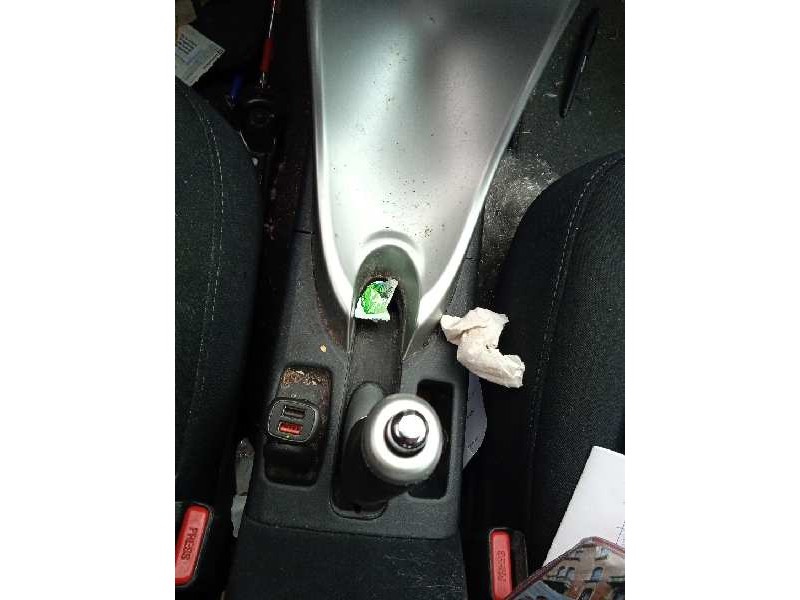 toyota auris del año 2012