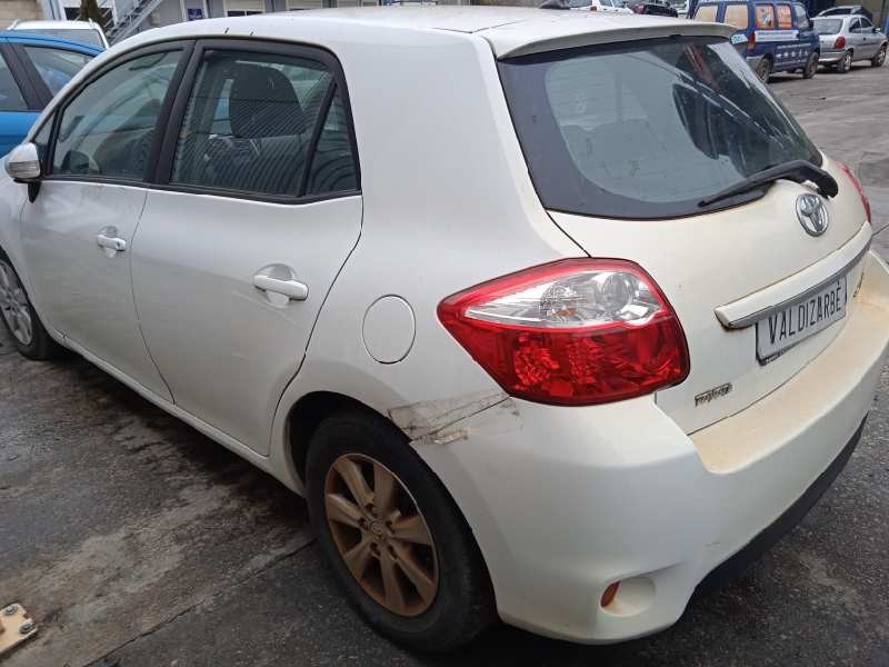 toyota auris del año 2012