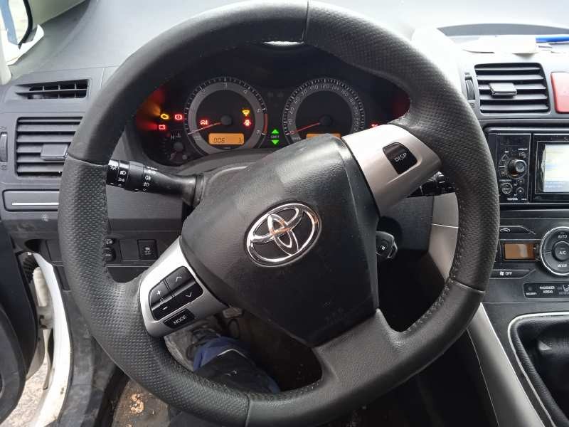 toyota auris del año 2012