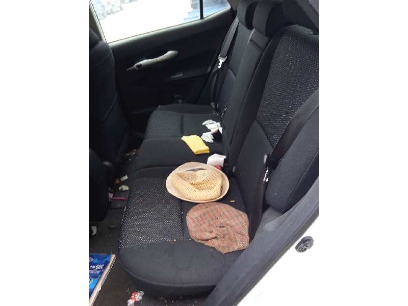 toyota auris del año 2012