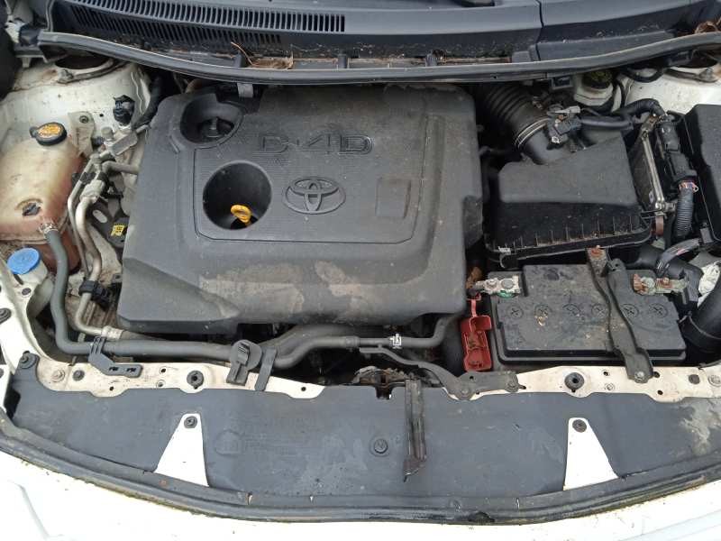 toyota auris del año 2012