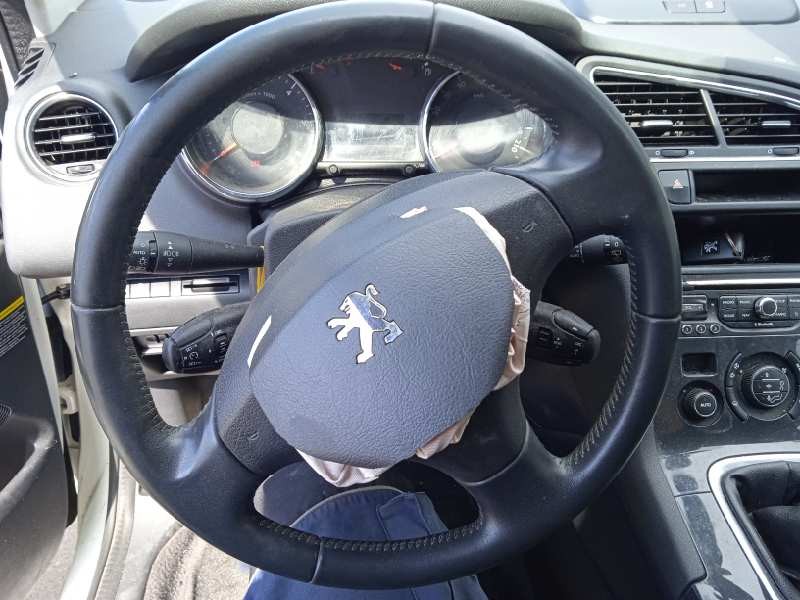 peugeot 5008 del año 2013