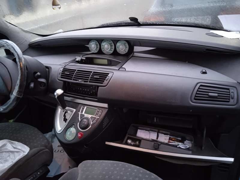 peugeot 807 del año 2002