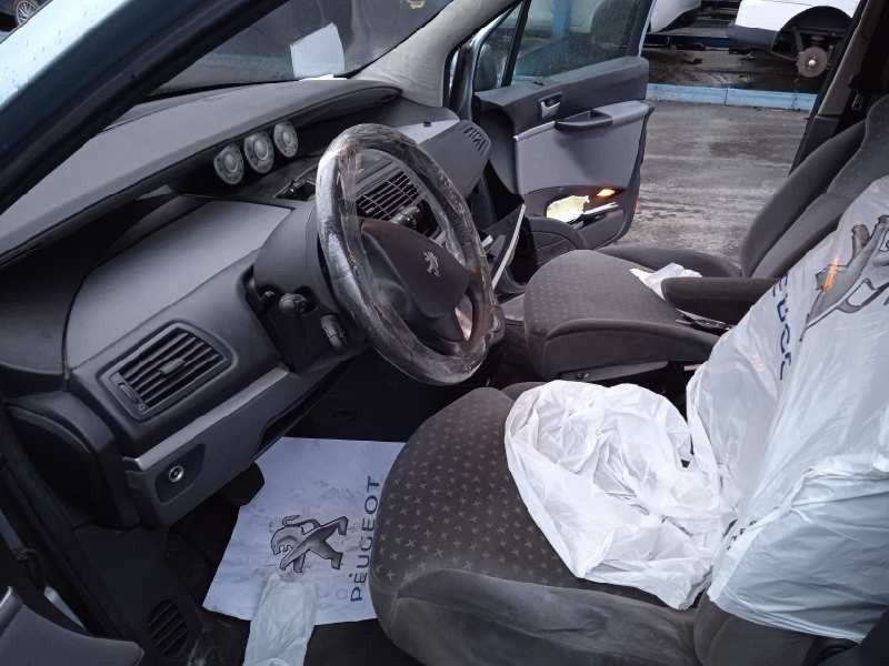 peugeot 807 del año 2002