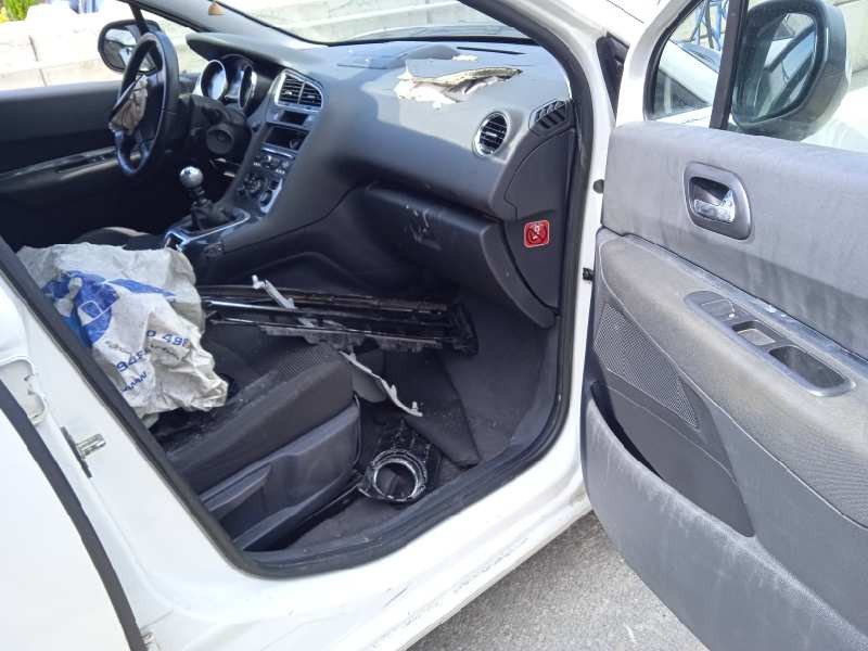 peugeot 5008 del año 2013