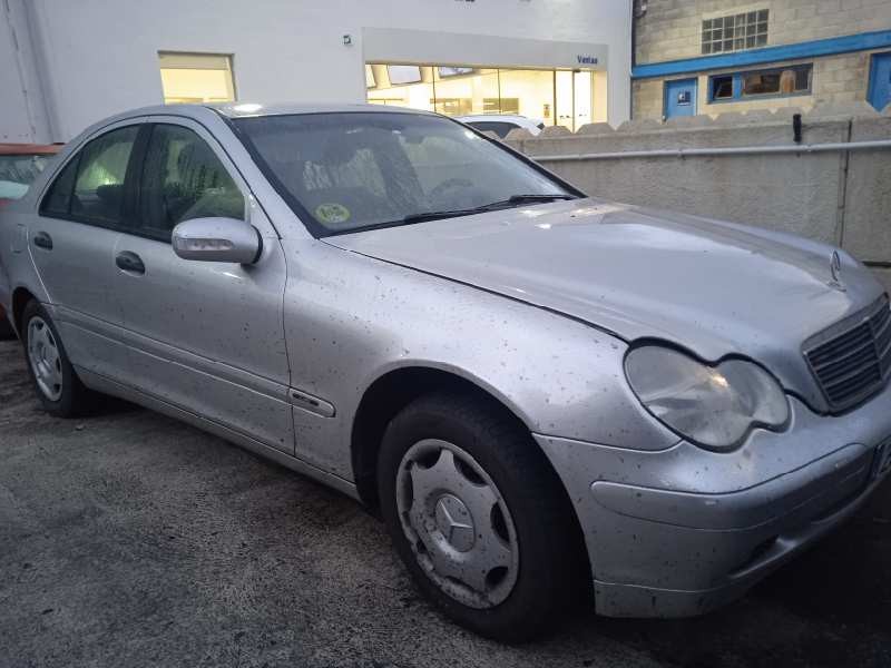 mercedes-benz clase c (w203) berlina del año 2003